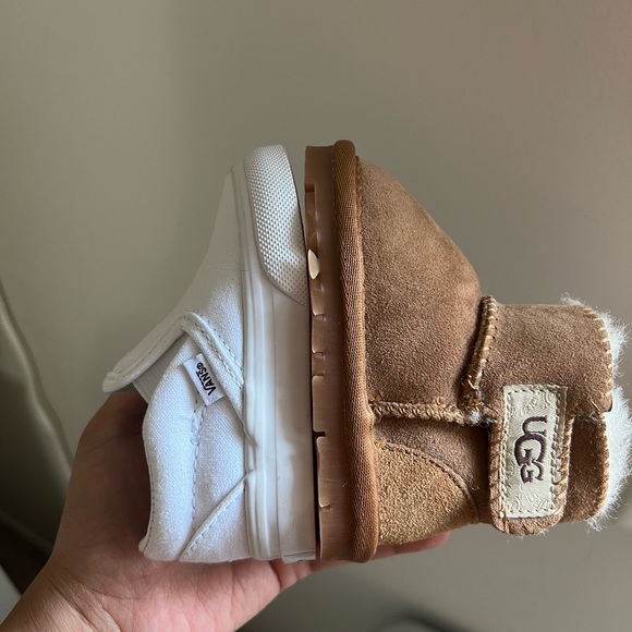 Mini Ugg baby boots / SOLD - Picture 9 of 9